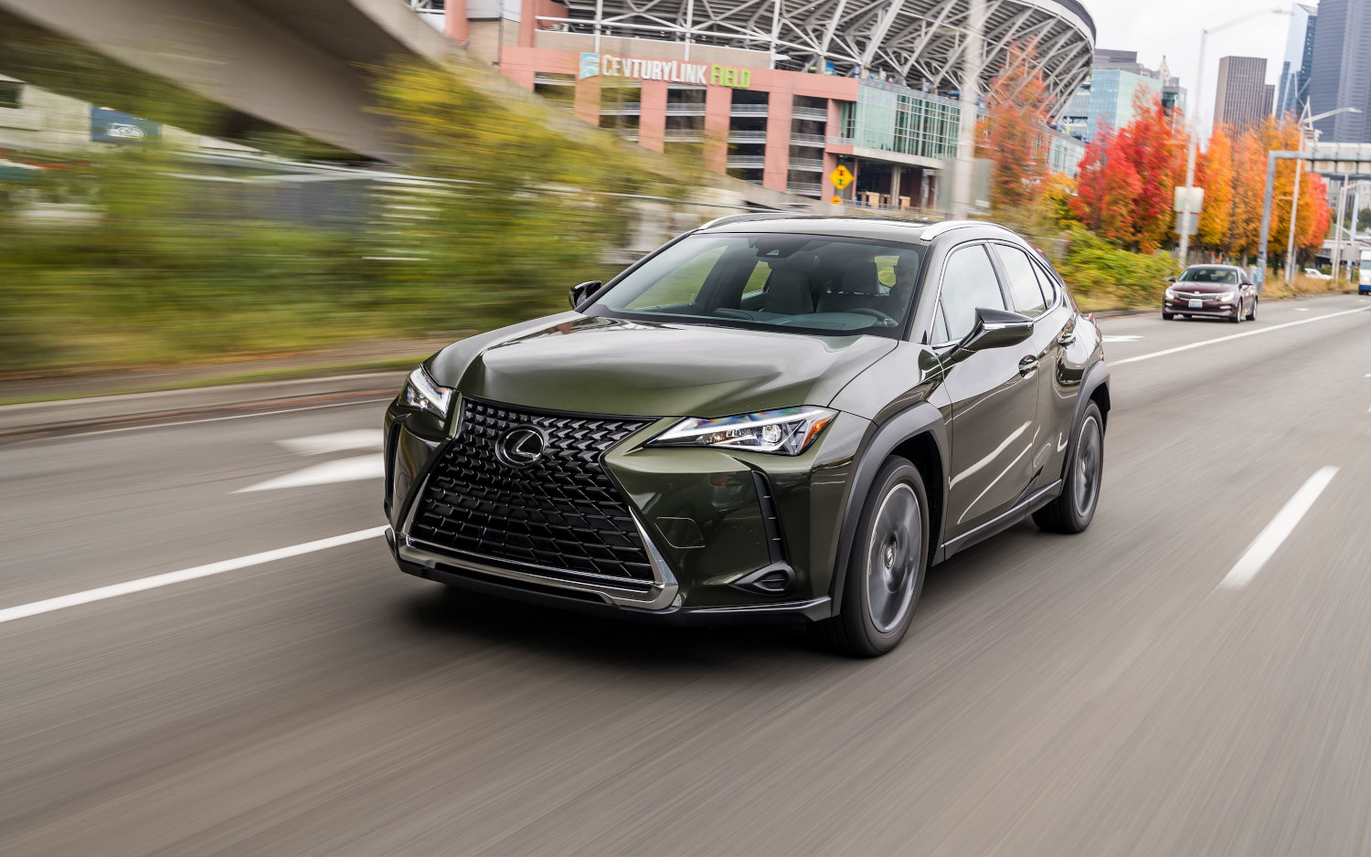 Comparison Lexus UX 200 2020 vs Toyota RAV4 Limited 2019 SUV Drive